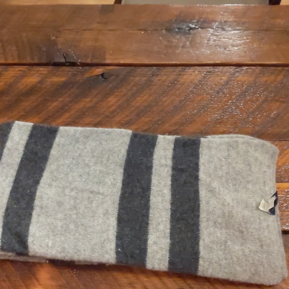 Scarf - Picture 1 of 4